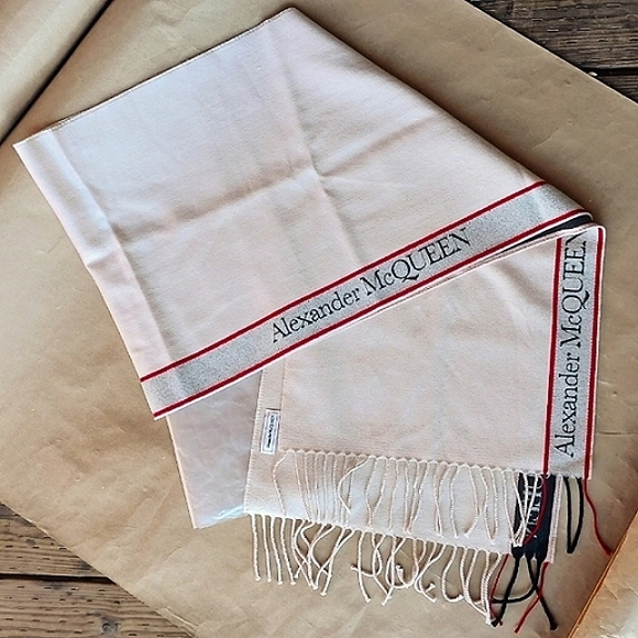 Alexander McQueen Selvedge Logo Fringe Trim Wool Cashmere Scarf Creamy Pink - Picture 2 of 4